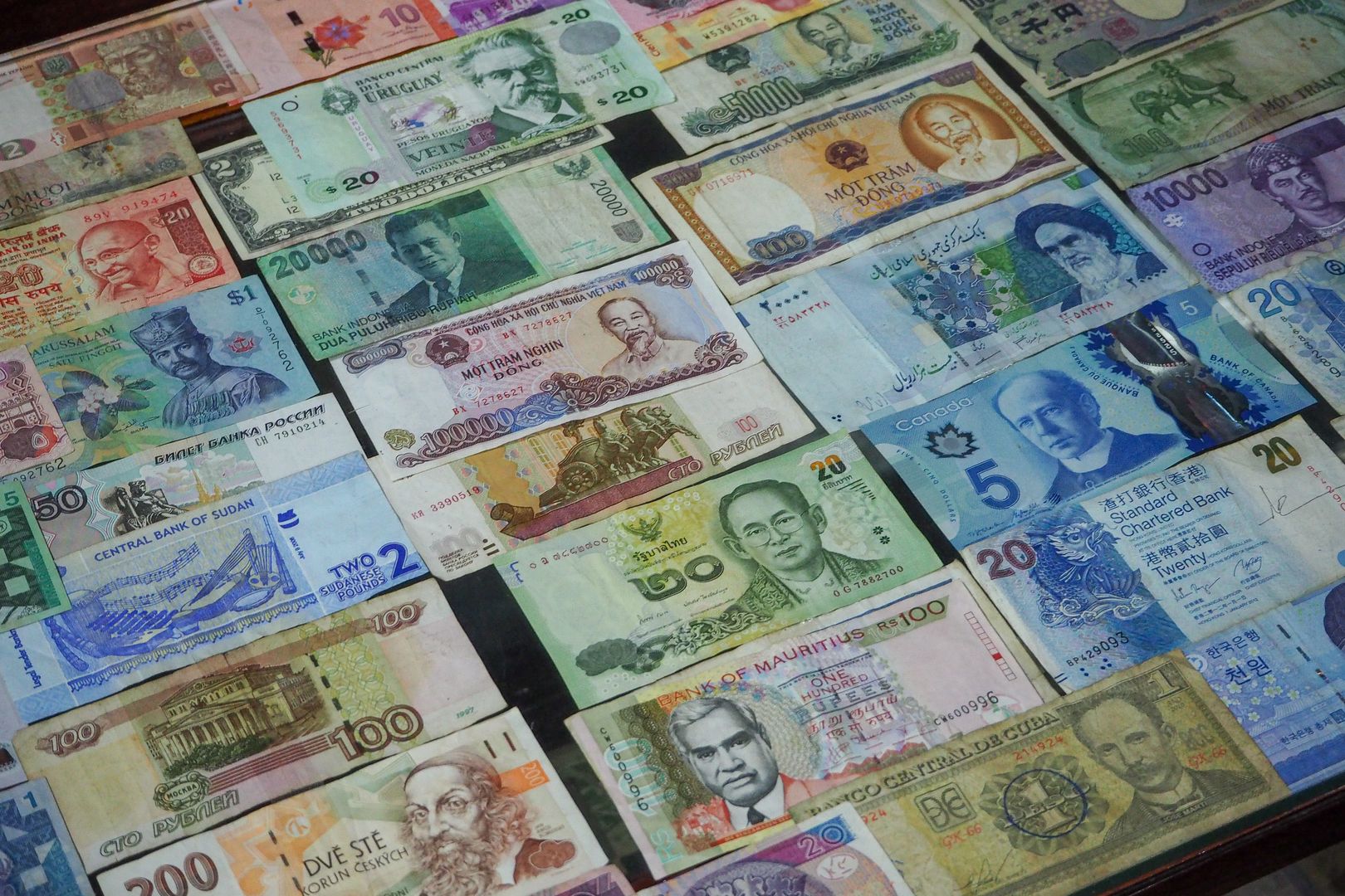 Tiền tệ Lari và đổi tiền tại Georgia